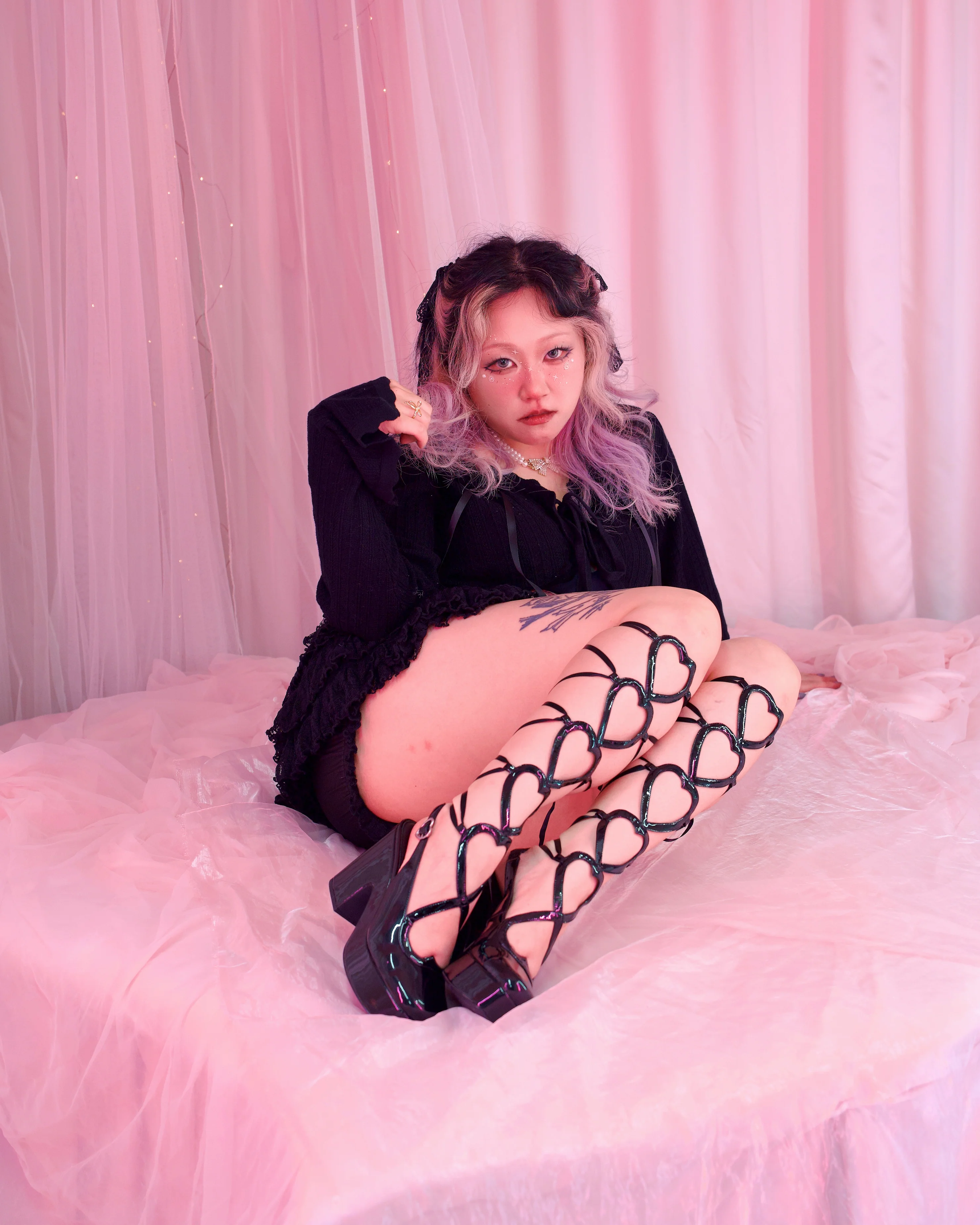 "Dear Valentine" Knee High Heart Platform Heels Black - Image 4