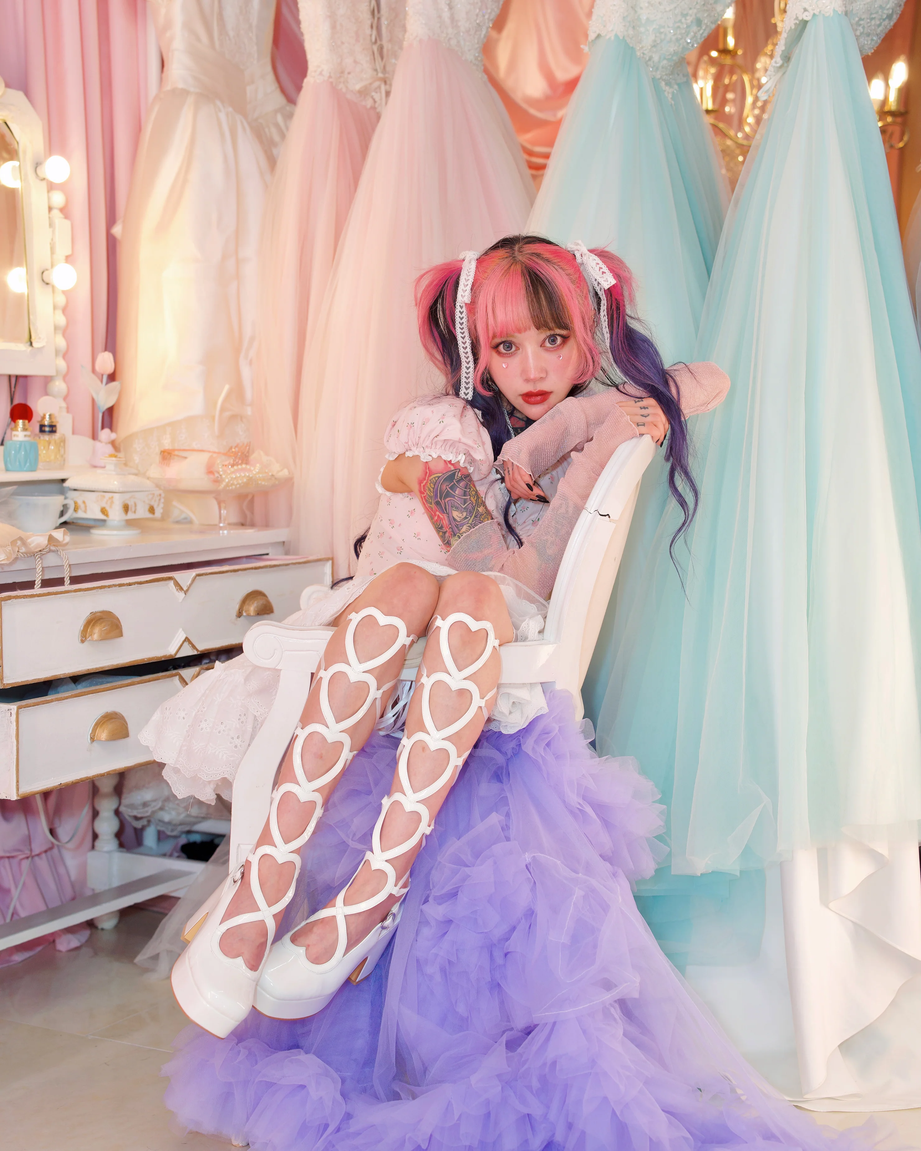 "Dear Valentine" Knee High Heart Platform Heels White - Image 4