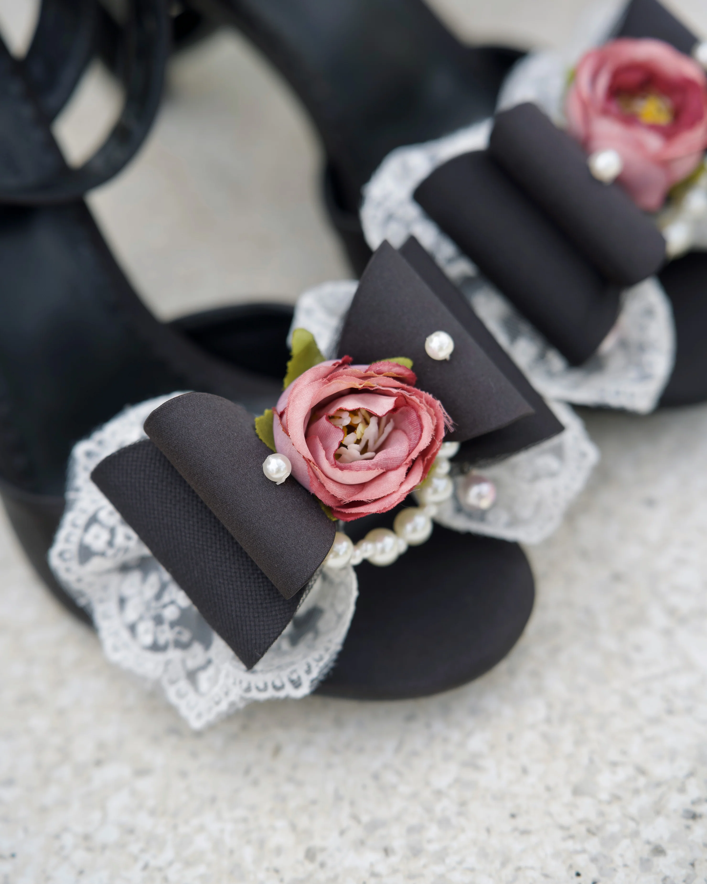 La Vie En Rose Heart Sandal Heels Black - Image 3