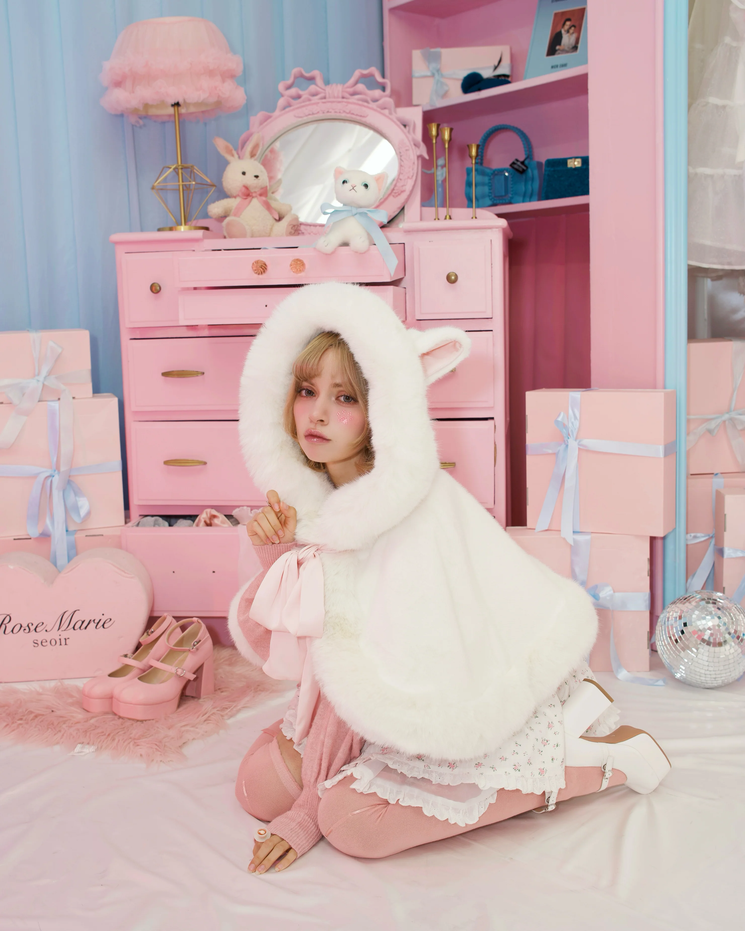 Little Kitten Cape - White - Image 7
