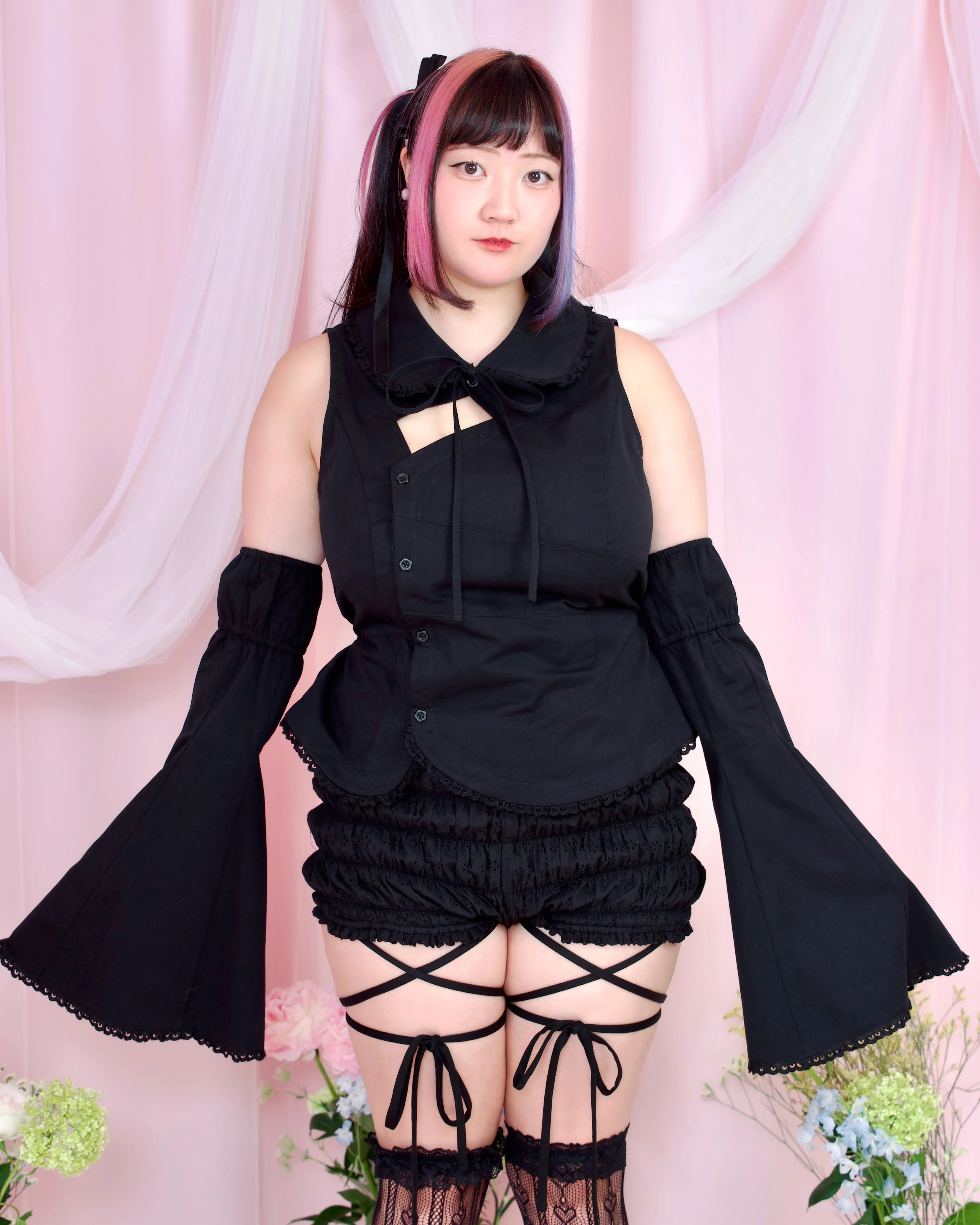 World is Mine Blouse - Black // PREORDER