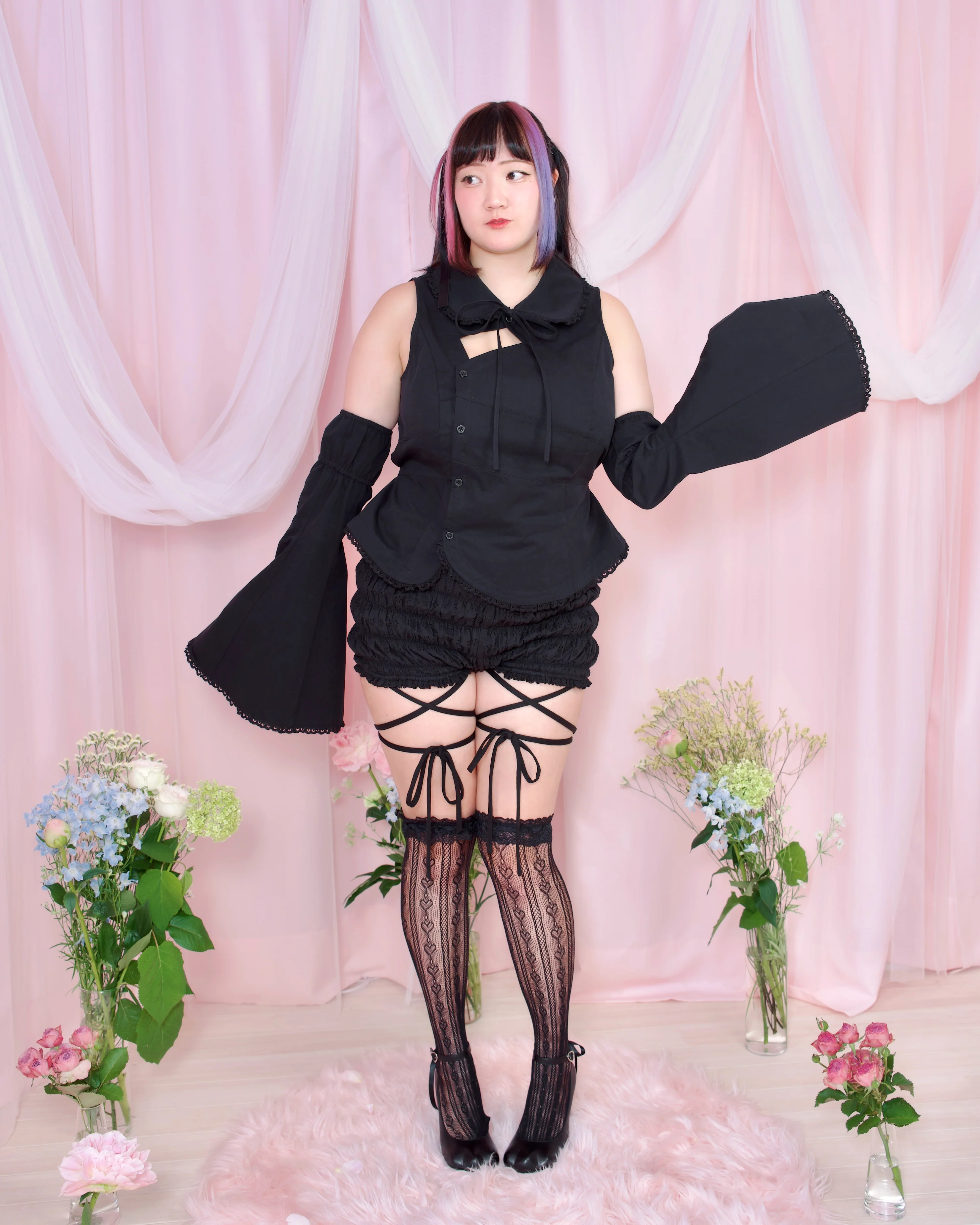 World is Mine Blouse - Black // PREORDER - Image 3